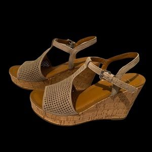 Franco Sarto Tan wedges